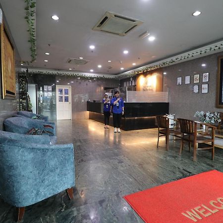 Hotel Sri Пухонг Екстериор снимка