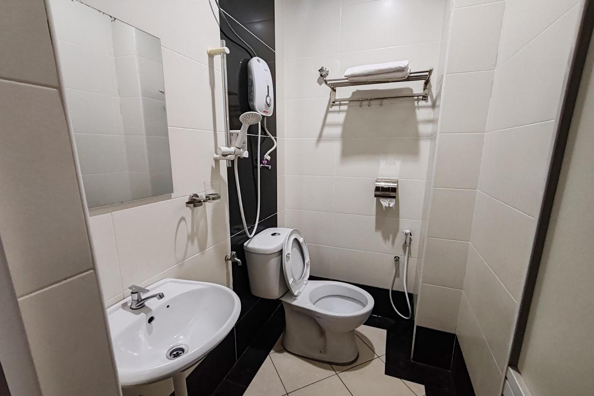 Hotel Sri Пухонг Екстериор снимка