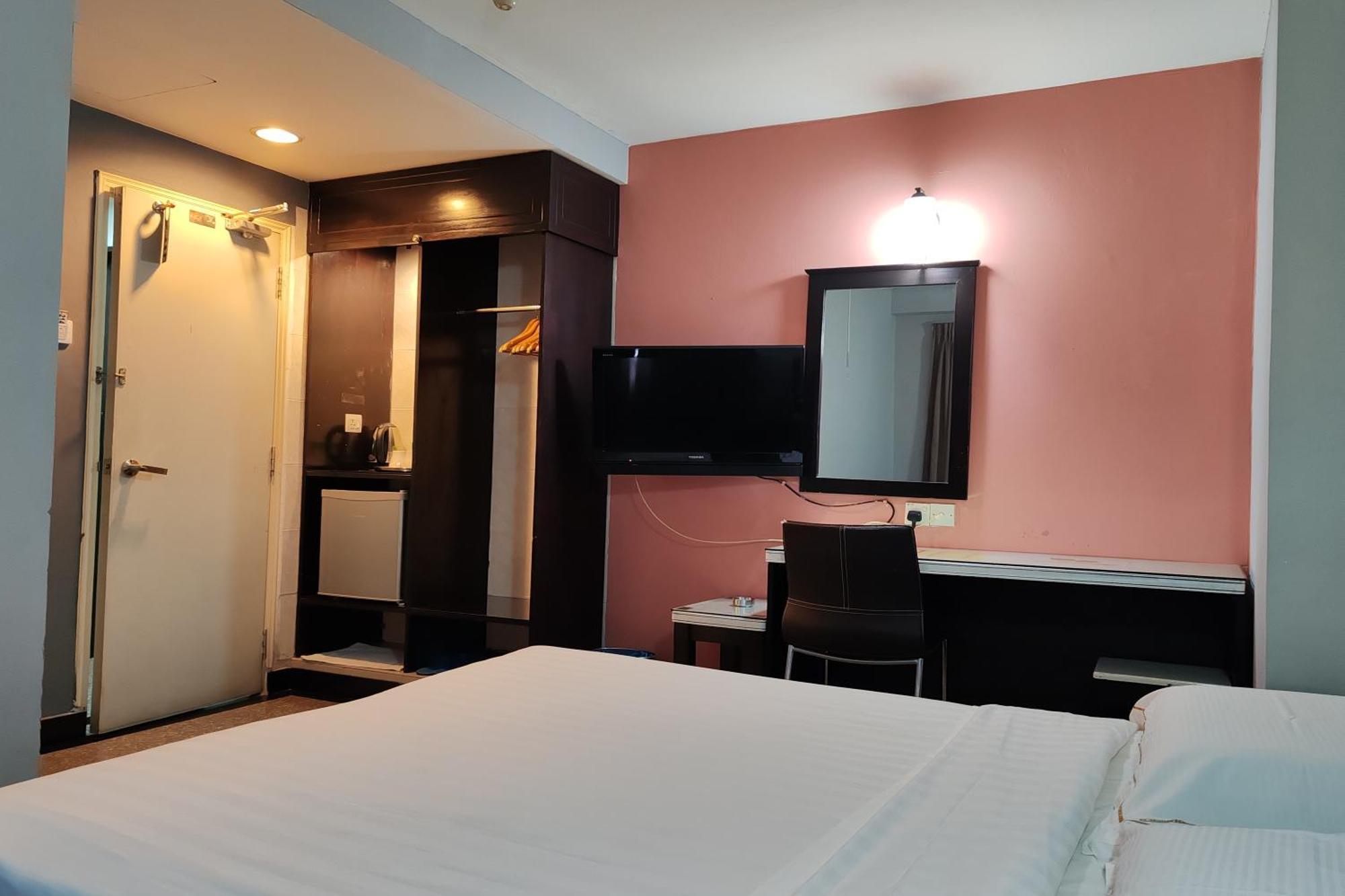 Hotel Sri Пухонг Екстериор снимка