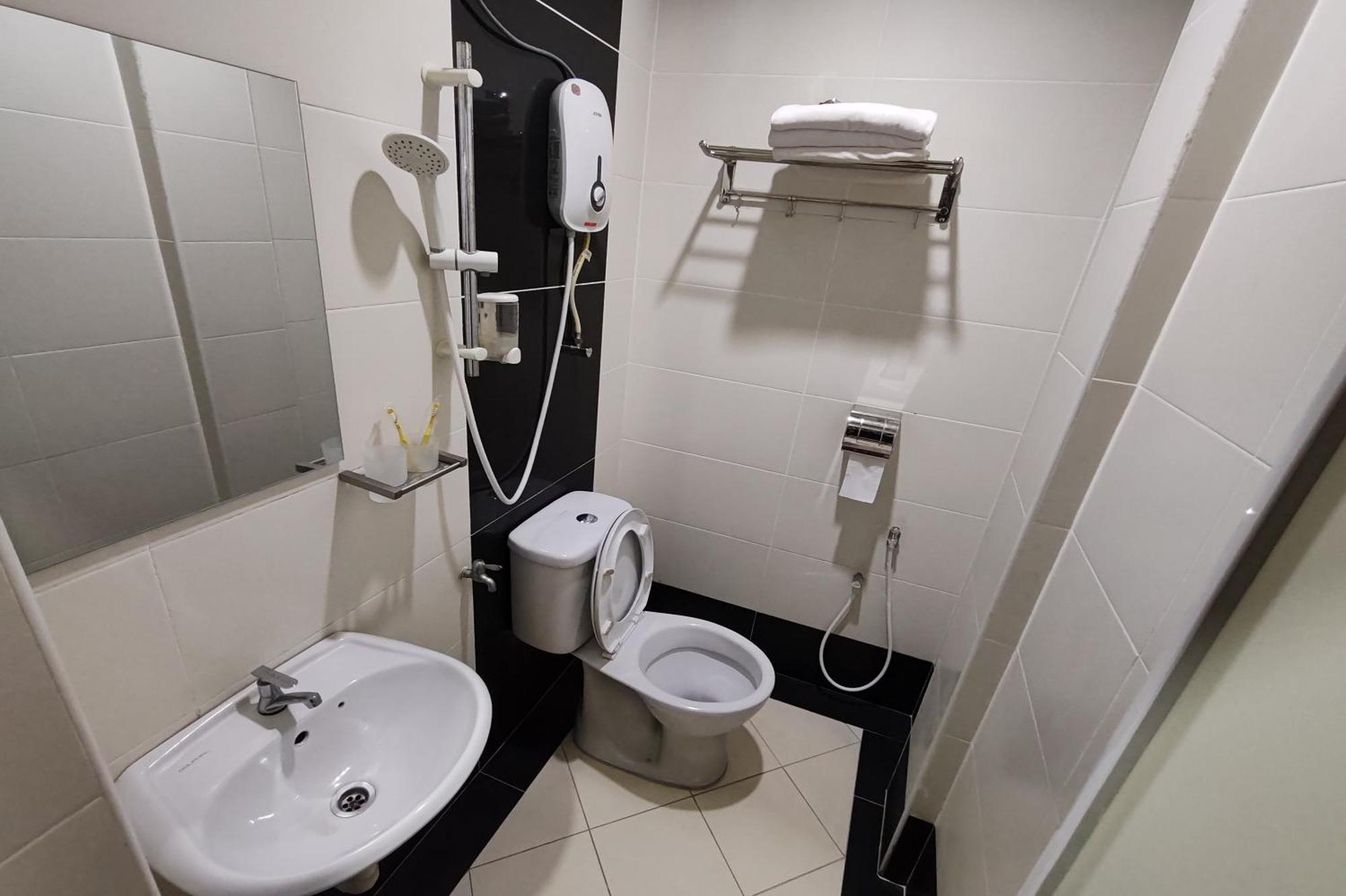 Hotel Sri Пухонг Екстериор снимка