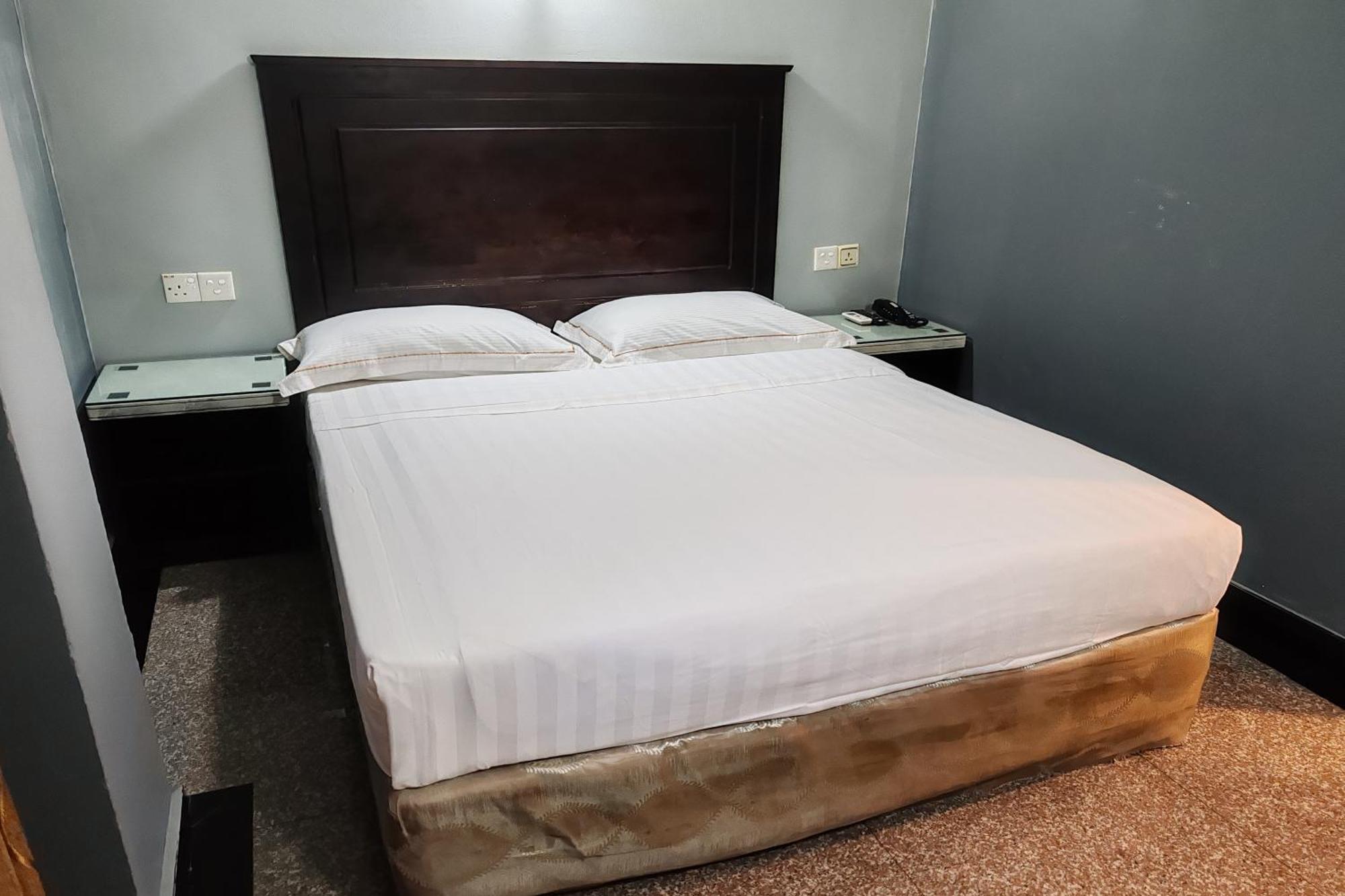 Hotel Sri Пухонг Екстериор снимка