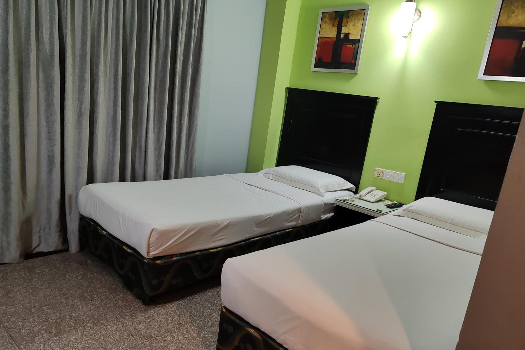 Hotel Sri Пухонг Екстериор снимка