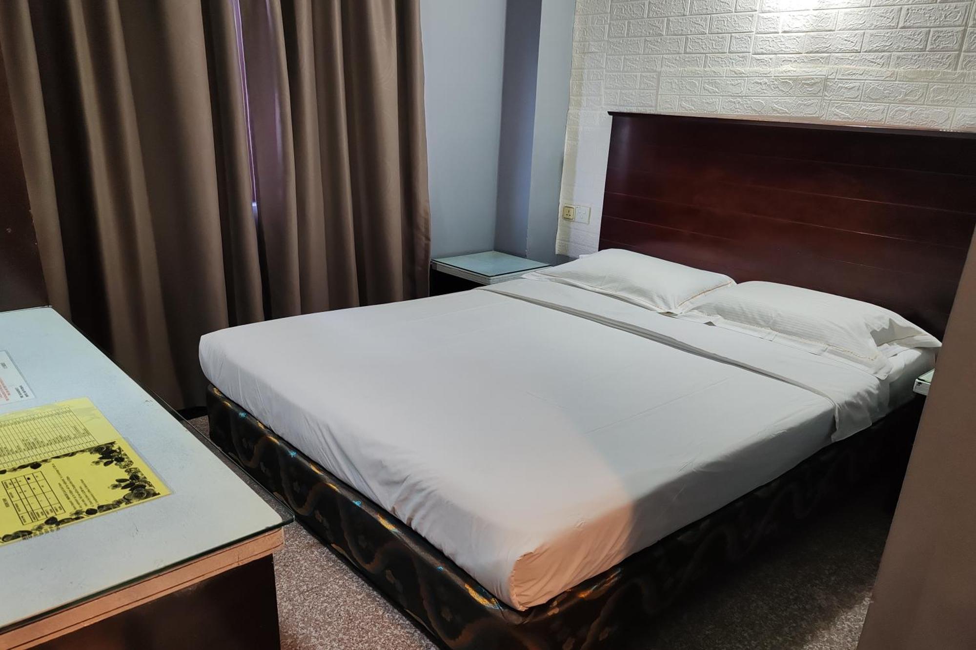 Hotel Sri Пухонг Екстериор снимка