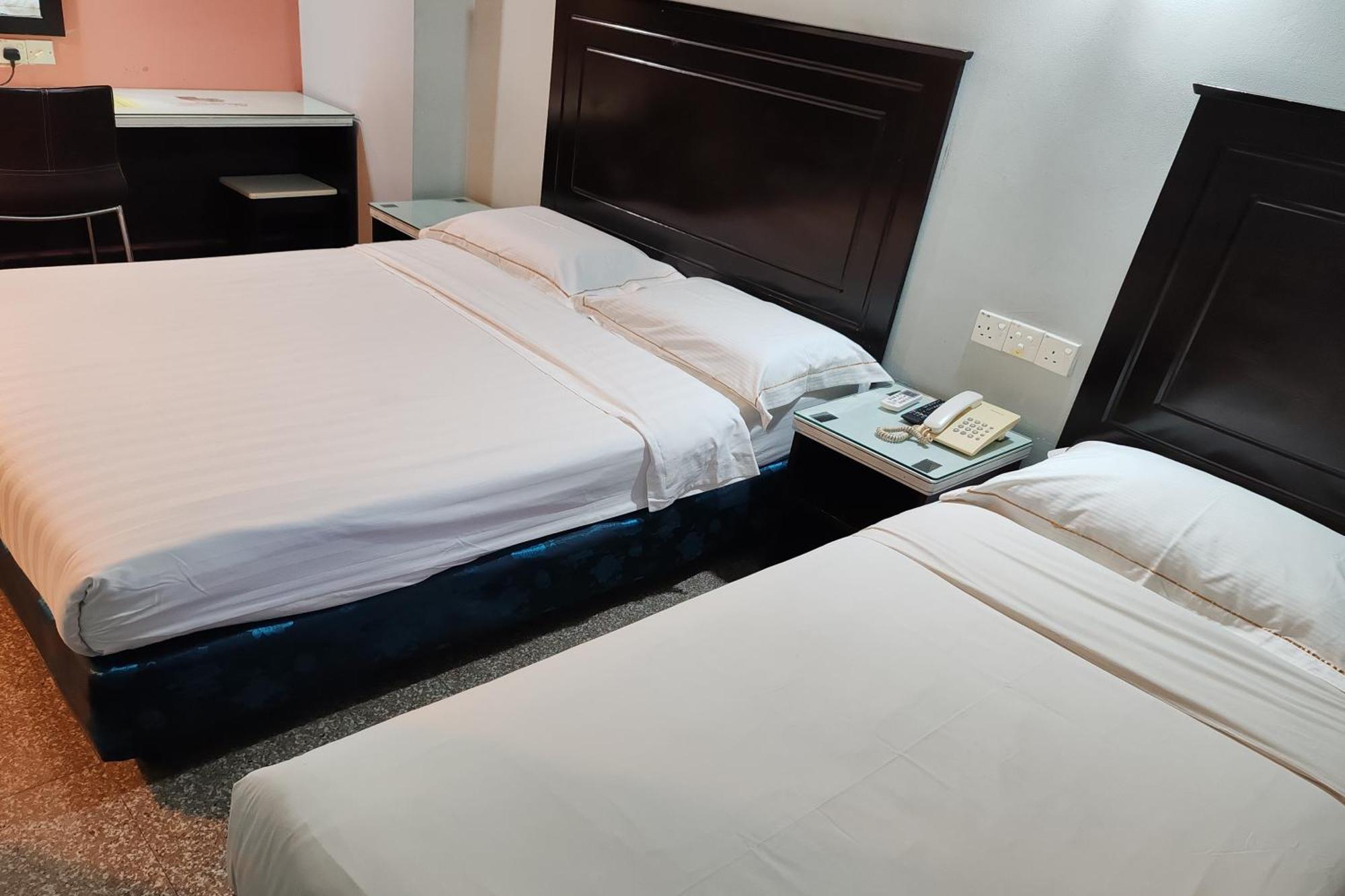 Hotel Sri Пухонг Екстериор снимка