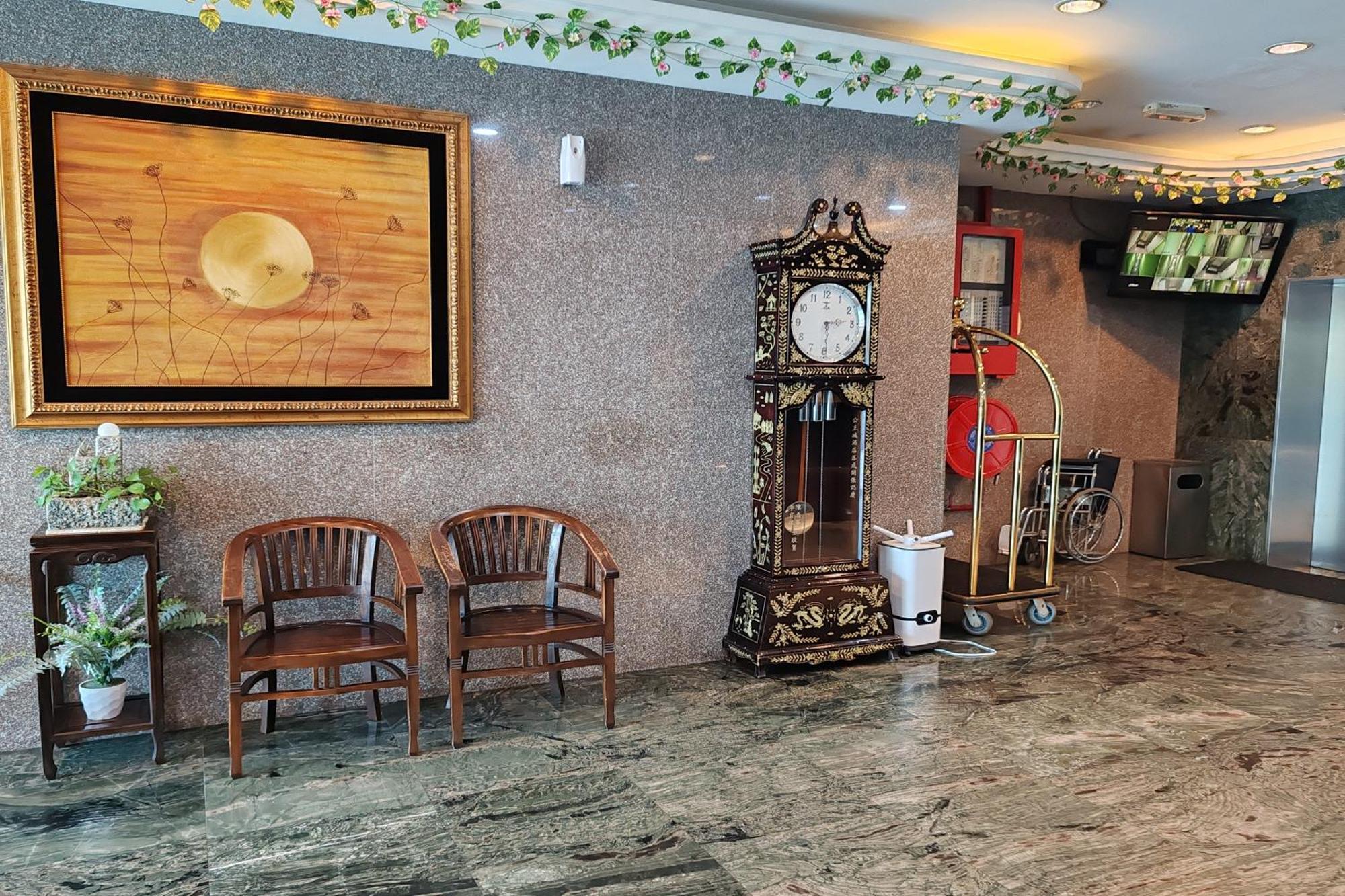 Hotel Sri Пухонг Екстериор снимка