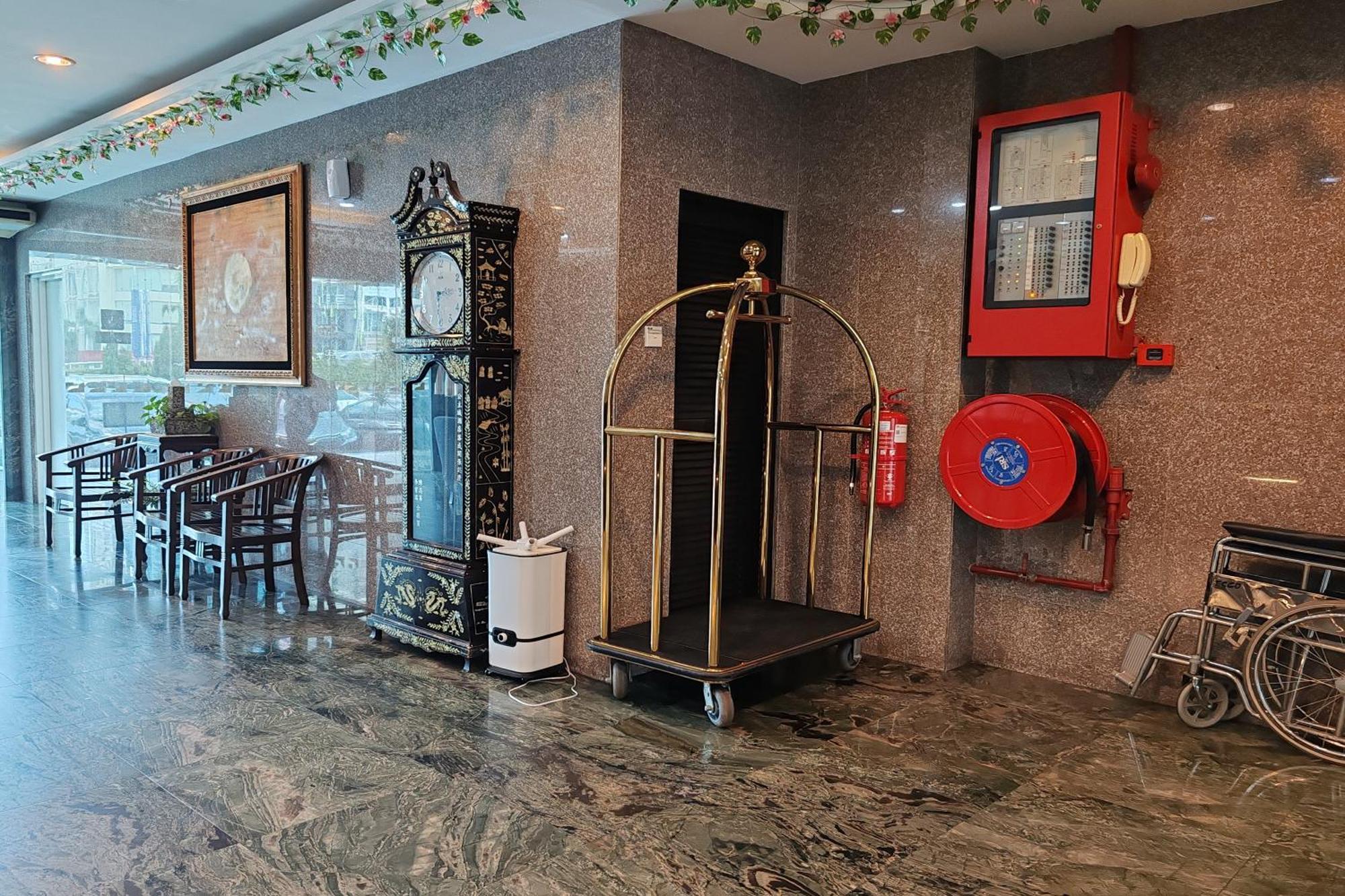 Hotel Sri Пухонг Екстериор снимка