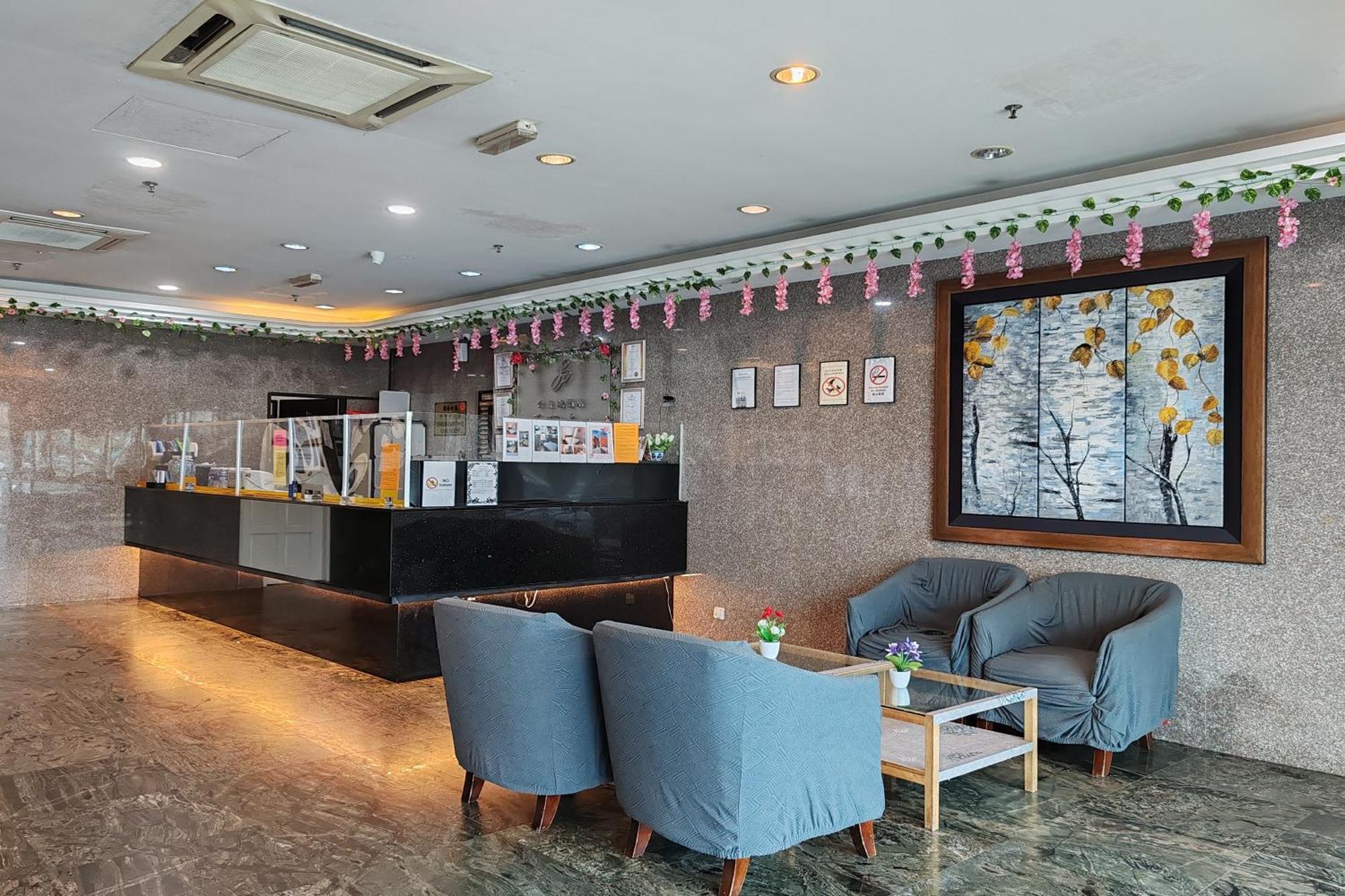 Hotel Sri Пухонг Екстериор снимка
