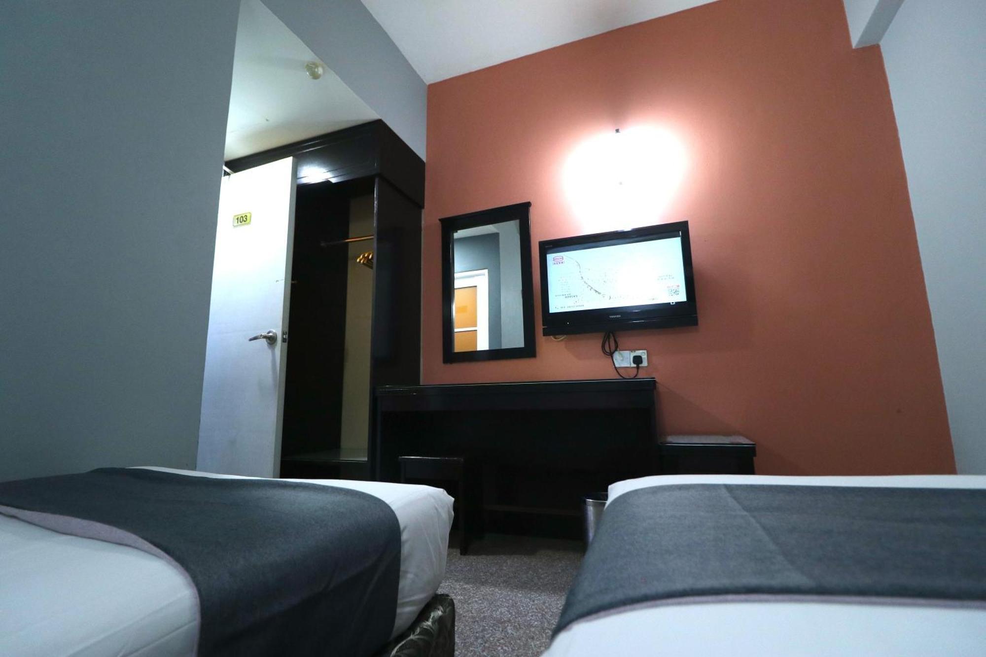 Hotel Sri Пухонг Екстериор снимка