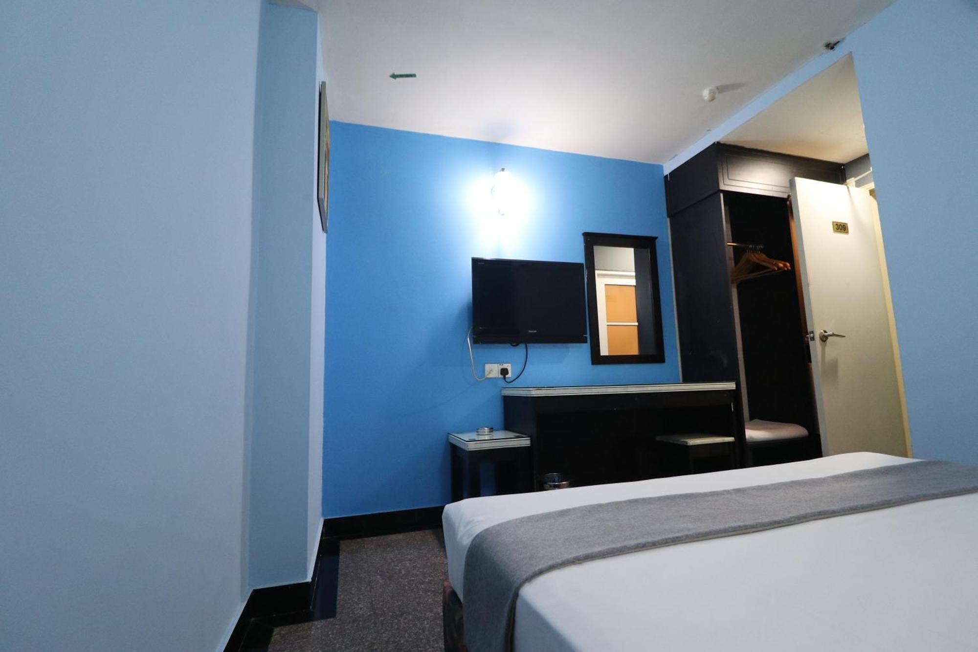 Hotel Sri Пухонг Екстериор снимка