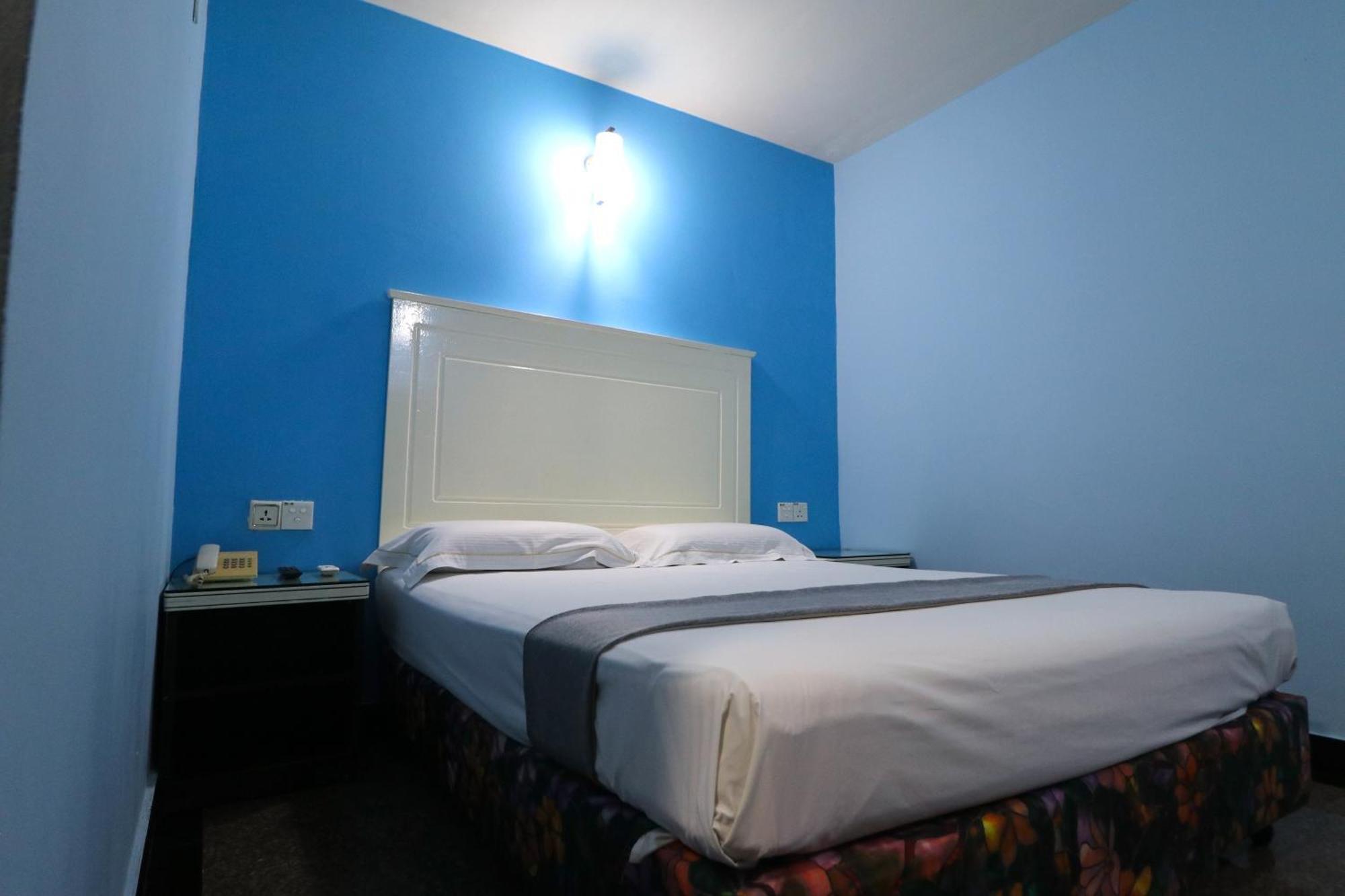 Hotel Sri Пухонг Екстериор снимка