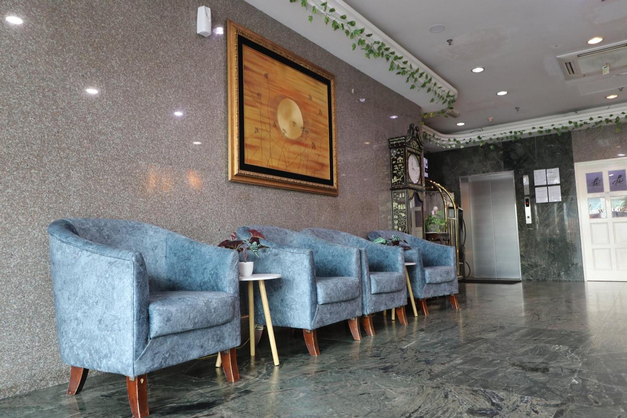 Hotel Sri Пухонг Екстериор снимка
