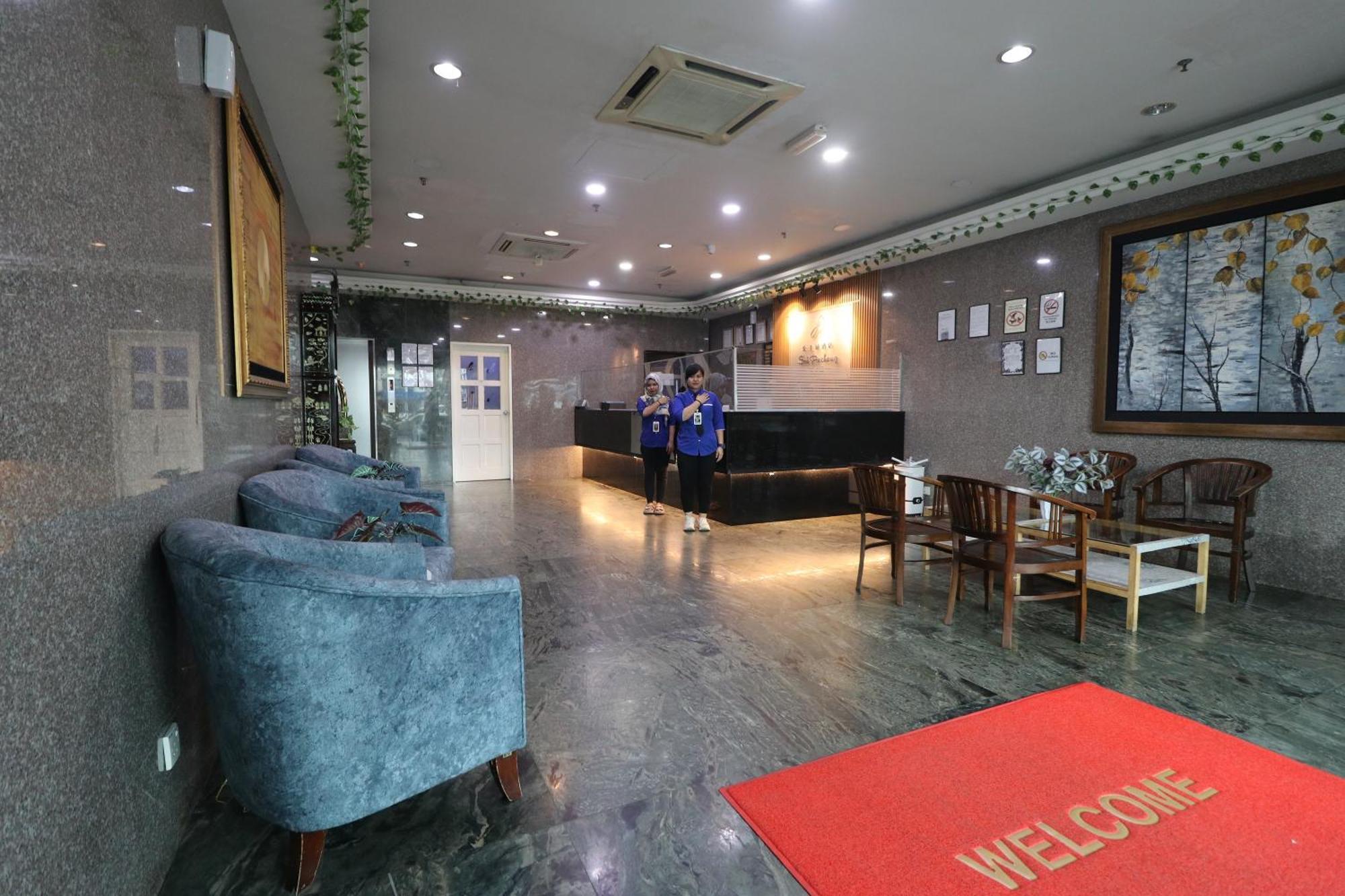 Hotel Sri Пухонг Екстериор снимка