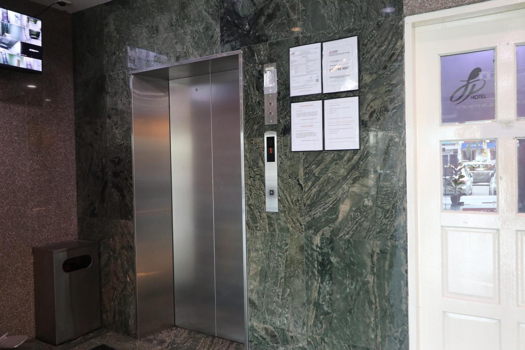 Hotel Sri Пухонг Екстериор снимка