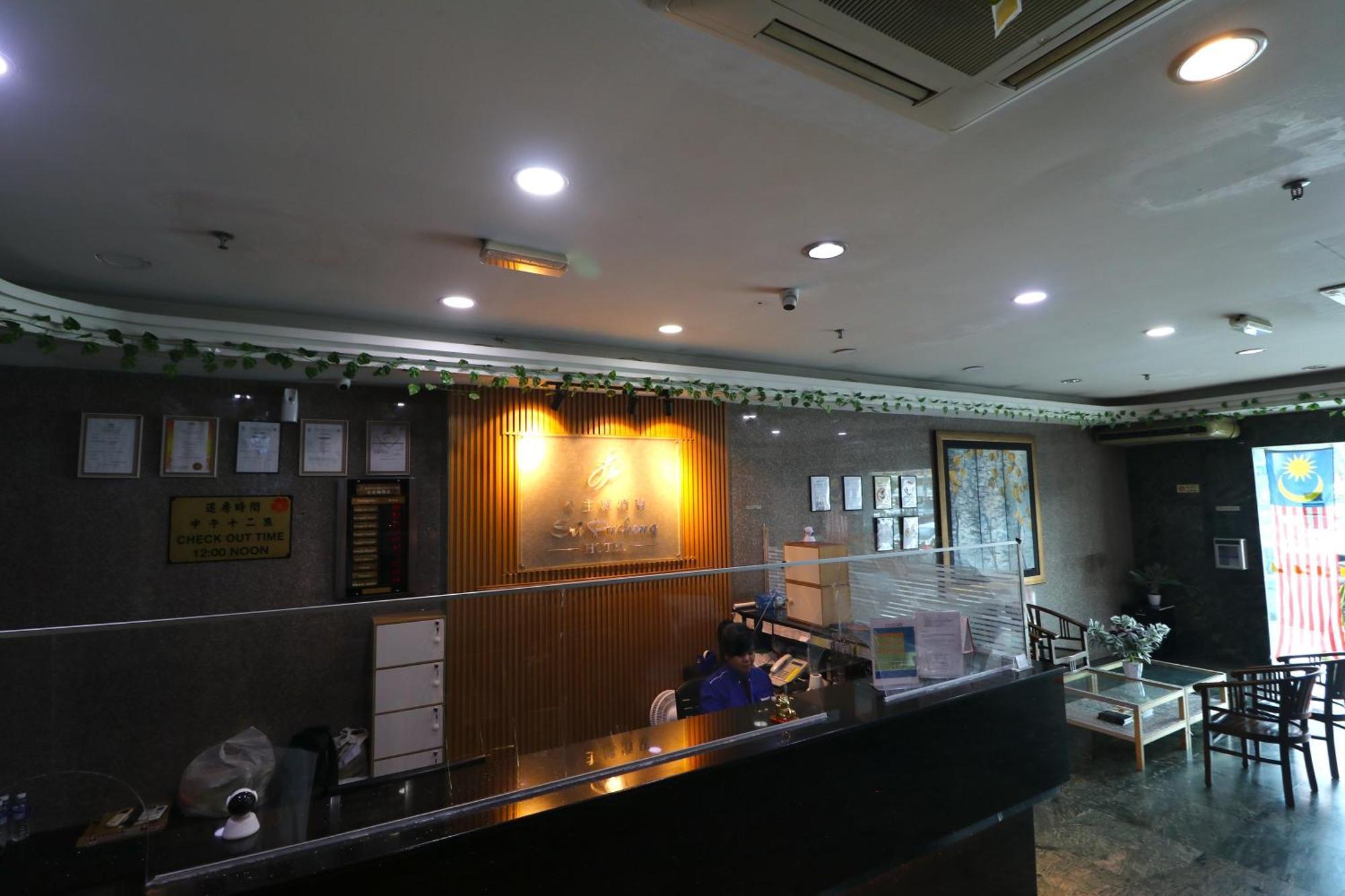 Hotel Sri Пухонг Екстериор снимка