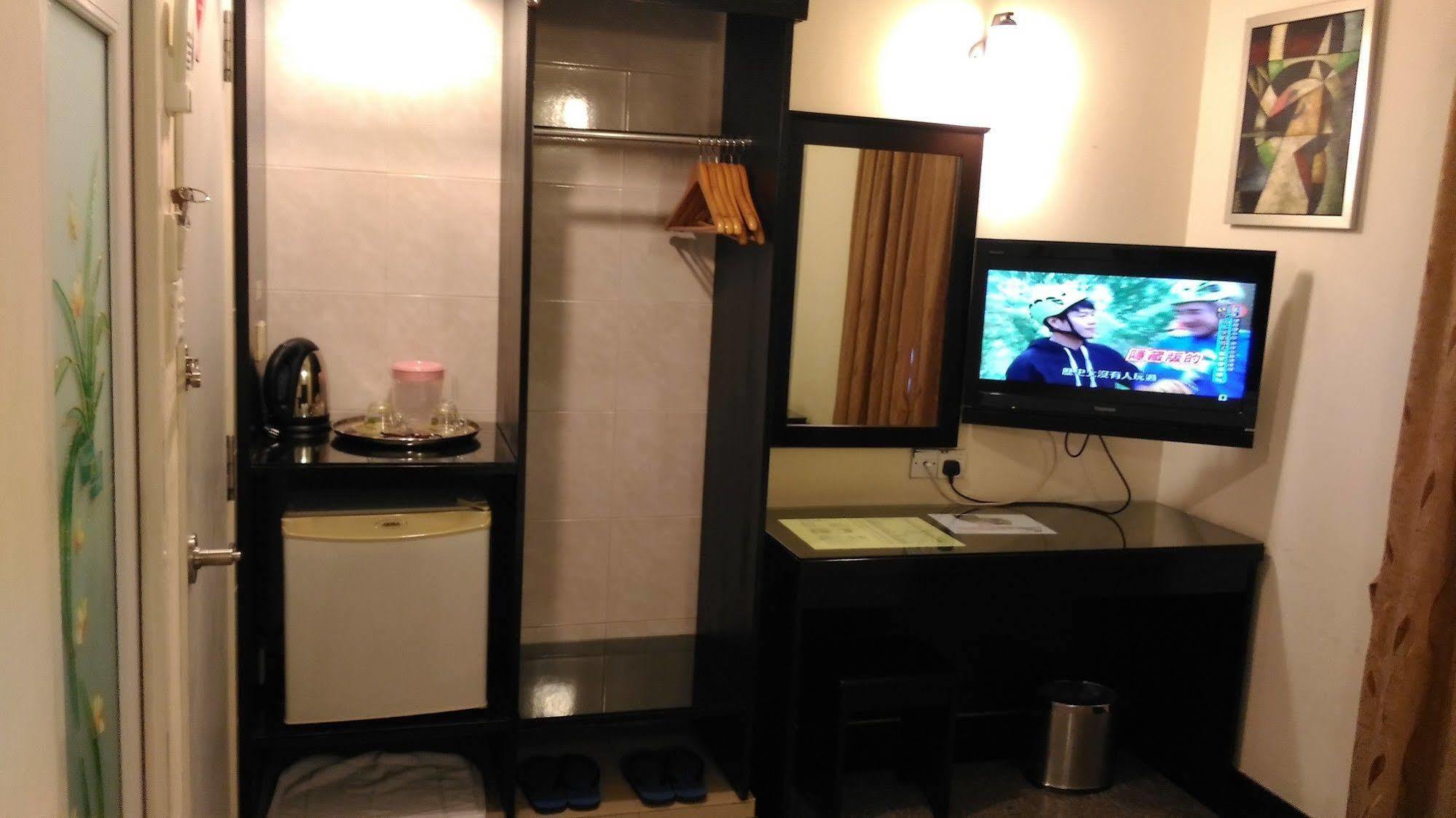 Hotel Sri Пухонг Екстериор снимка