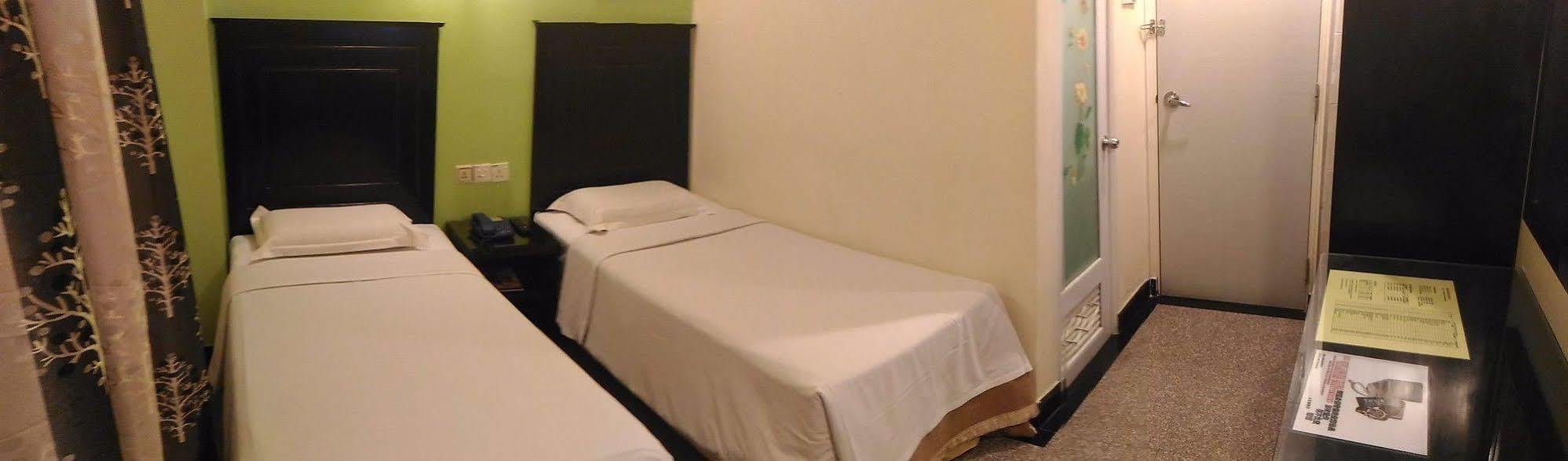 Hotel Sri Пухонг Екстериор снимка