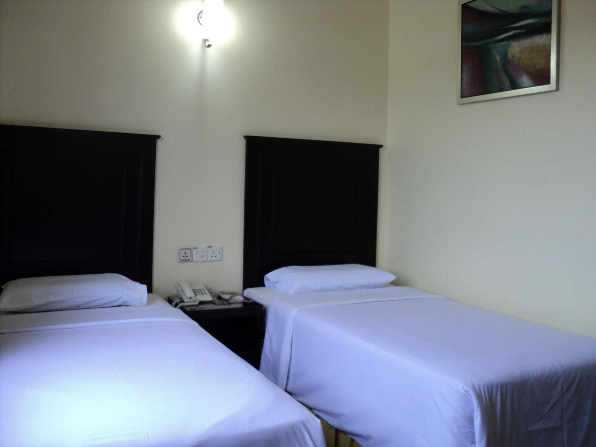 Hotel Sri Пухонг Екстериор снимка