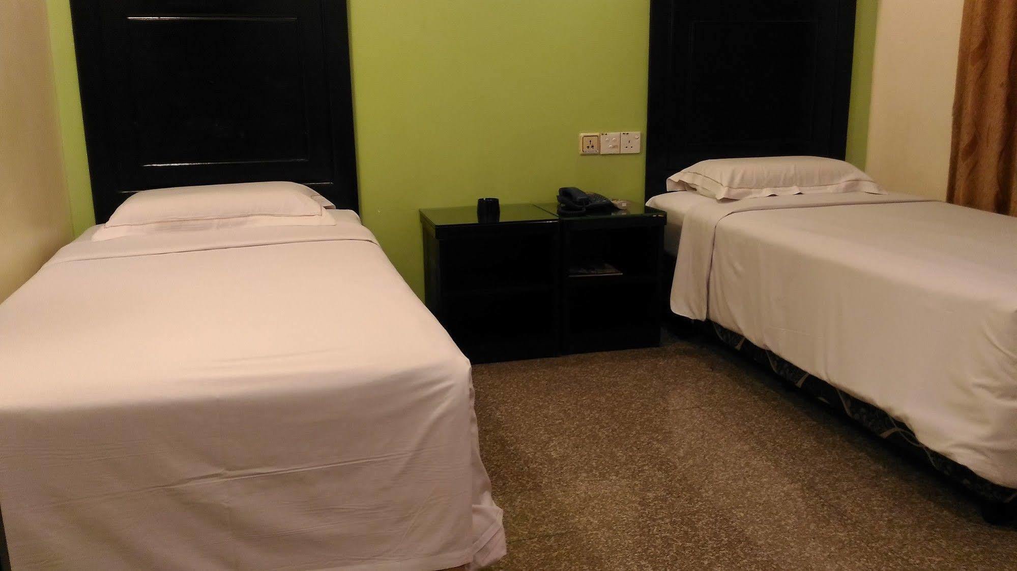 Hotel Sri Пухонг Екстериор снимка